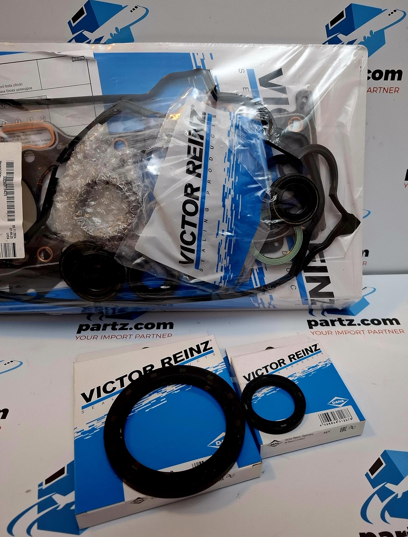 4E VICTOR REINZ Gasket Kit With Crank Seals